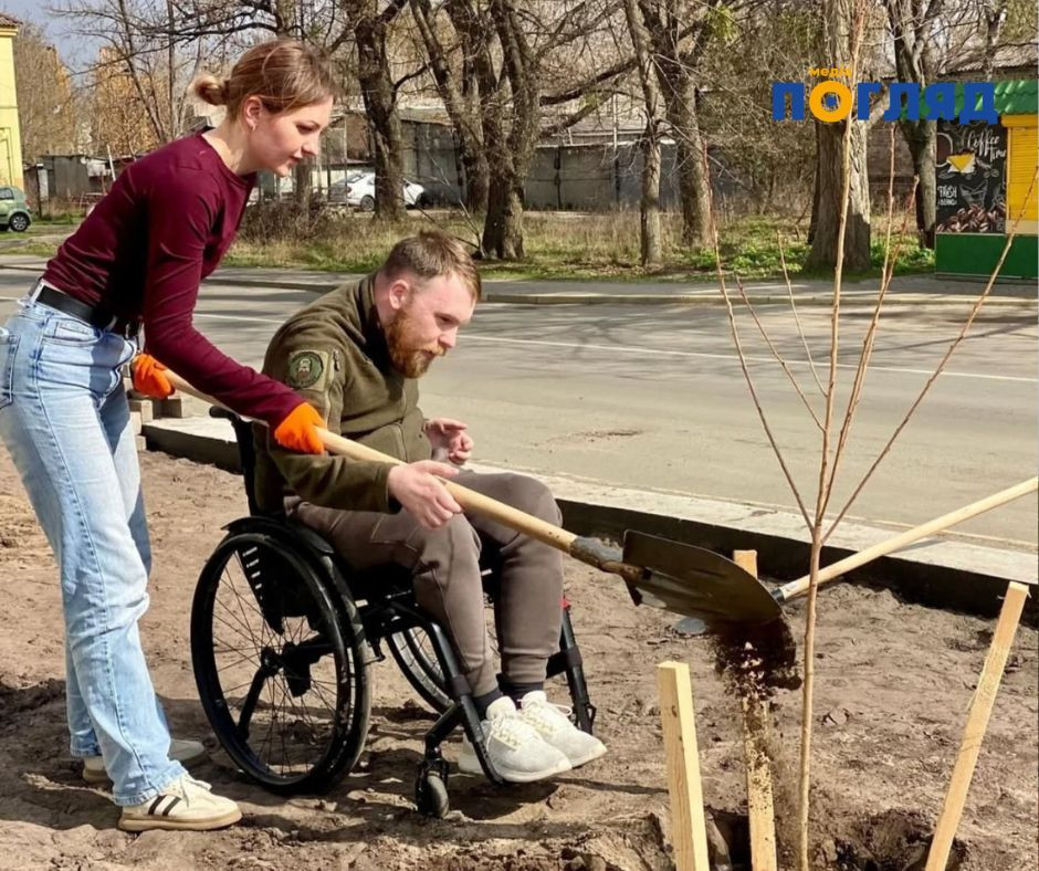 Сакури на честь загиблих захисників висадили в Бучі (ФОТО) - 1 - зображення
